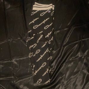 Champion leggings, size s. super stretchy can fit a medium. has been used.
